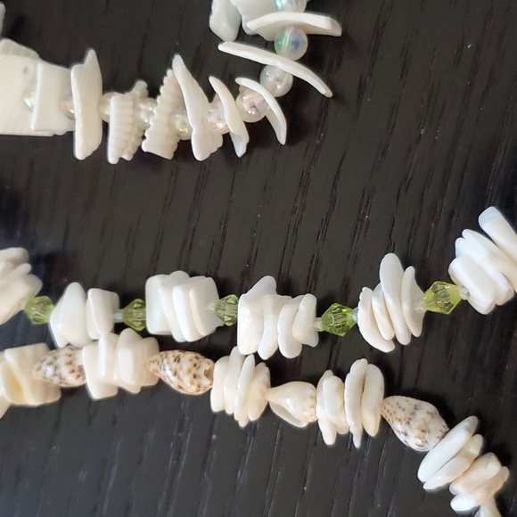 3 Shell Necklaces 1 Shell Bracelt - Picture 5 of 5
